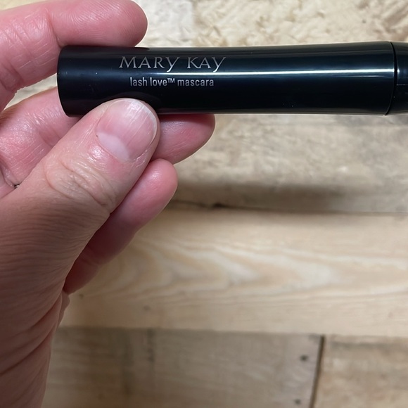 Mary Kay Lash Love Mascara - Intense Black - Picture 8 of 8